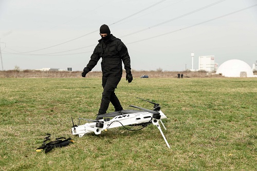 Rotary-wing kamikaze drone armed with an Aerial Bomb 120 mm.