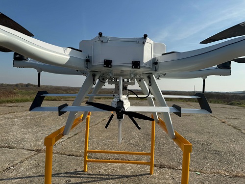 Fixed-wing kamikaze drone armed with an Aerial Bomb 81 mm.